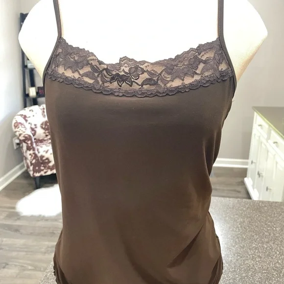 6 camis -assorted medium and large - Picture 1 of 6